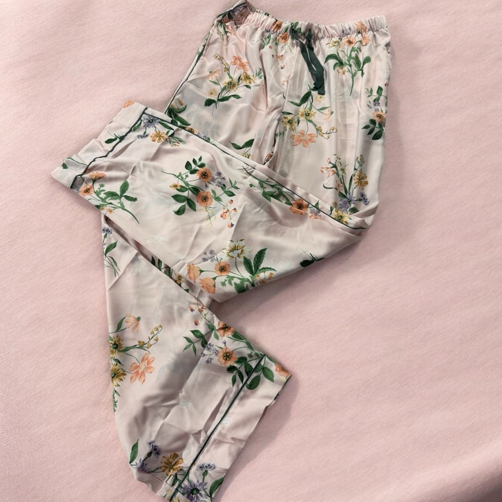 Victoria’s Secret Floral Pajama Pants – New with Tags – Size S